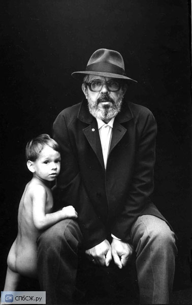 Олег Бахарев с сыном Васей. Фото Елены Агафоновой
